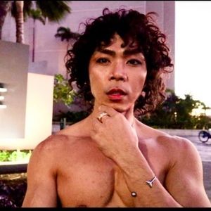 Meet your Posher, Posh